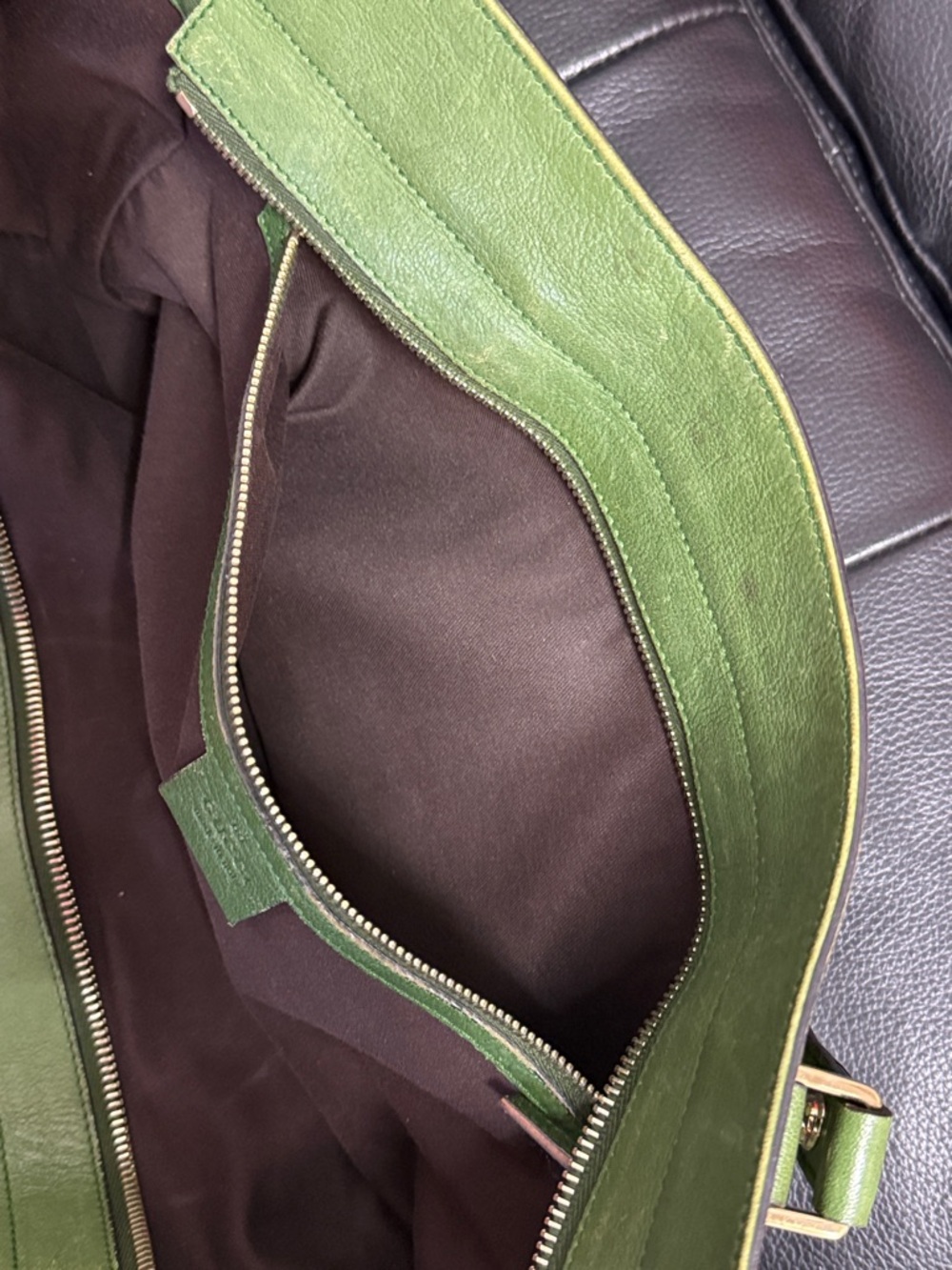 Gucci Kelly Green Leather Shoulder Bag with Gold Logo - Picture 9 of 16